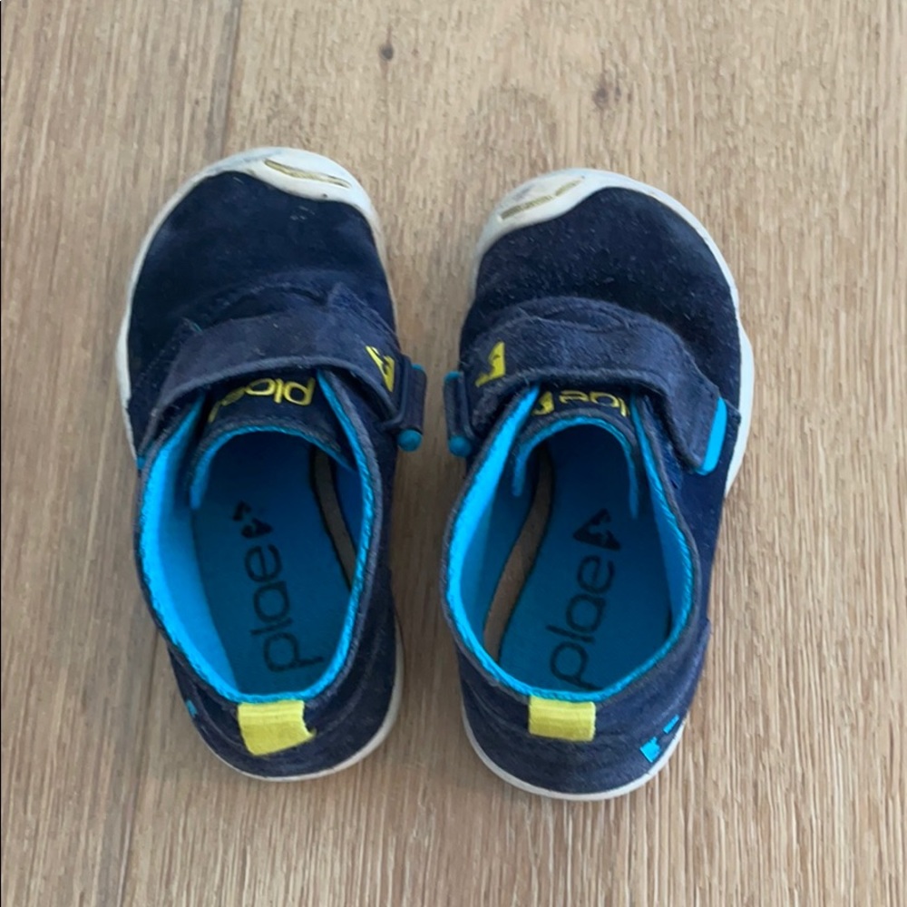 Plae shoes